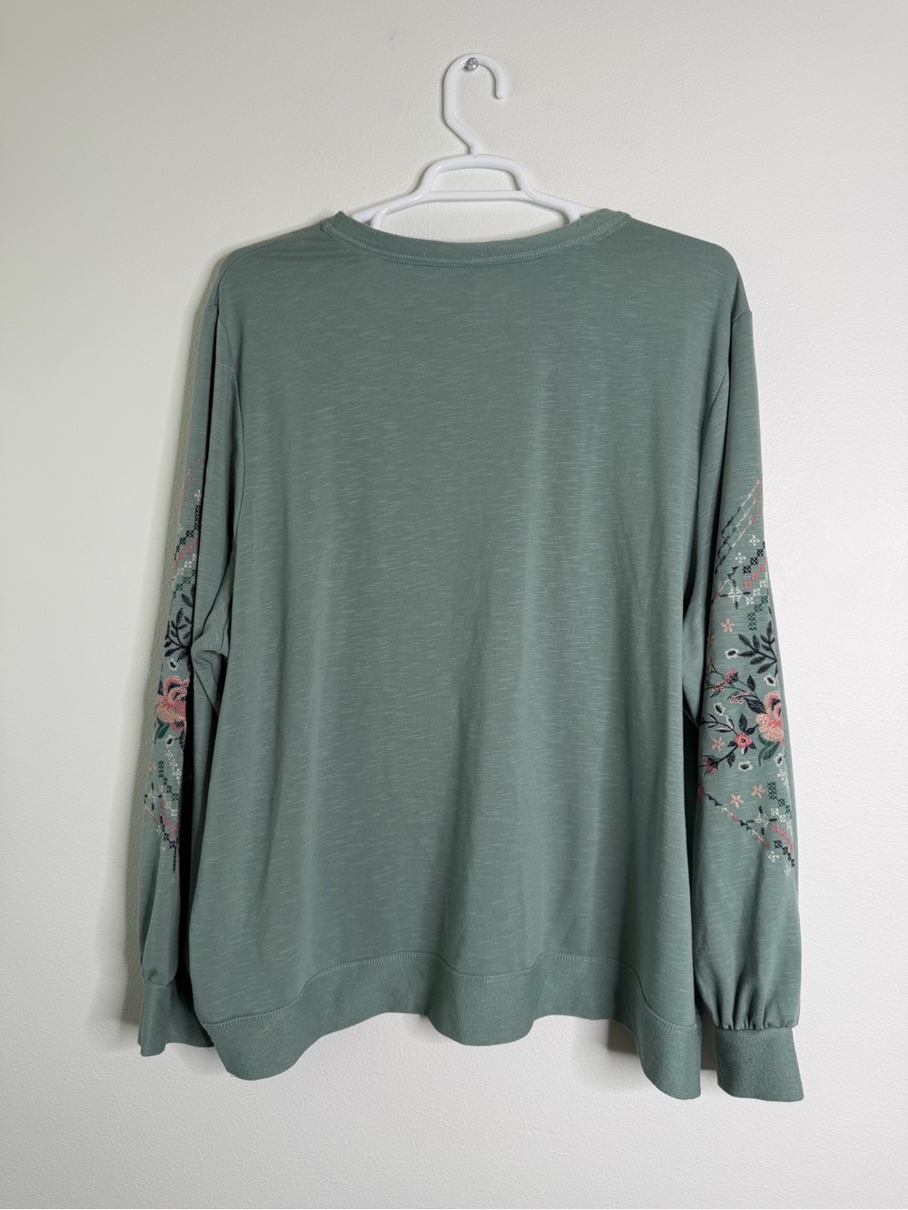 Knox Rose 4X Sage Green Embroidered Sweatshirt Boho Floral NWT - Picture 3 of 9